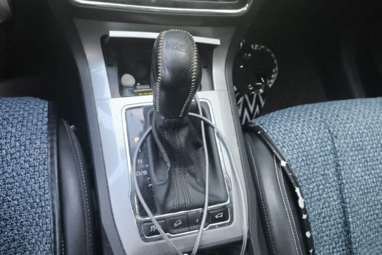 Used Roewe RX5 2016 30T Two-Wheel Drive Automatic Internet Smart Edition Gear Lever