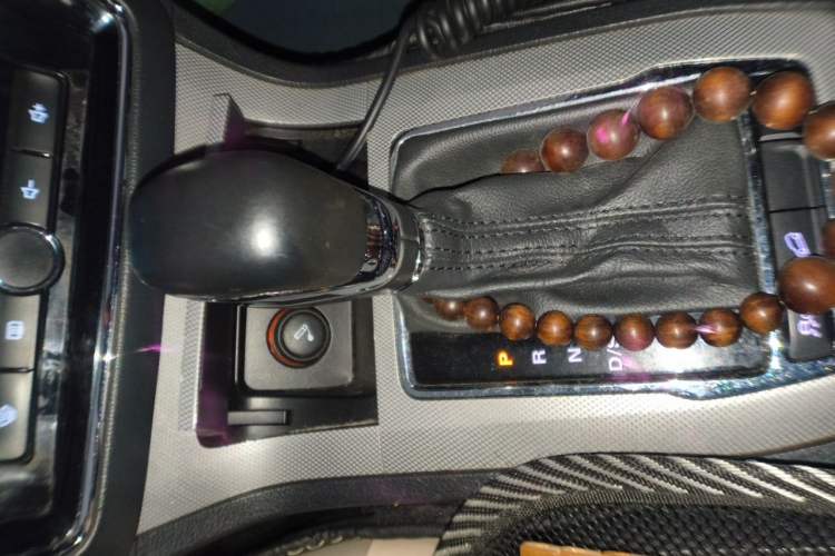 Used Roewe RX5 2016 20T Two-Wheel Drive Automatic Internet Smart Edition Gear Lever