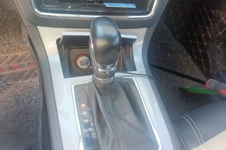 Used Roewe RX5 2016 20T Two-Wheel Drive Automatic Flagship Edition Gear Lever