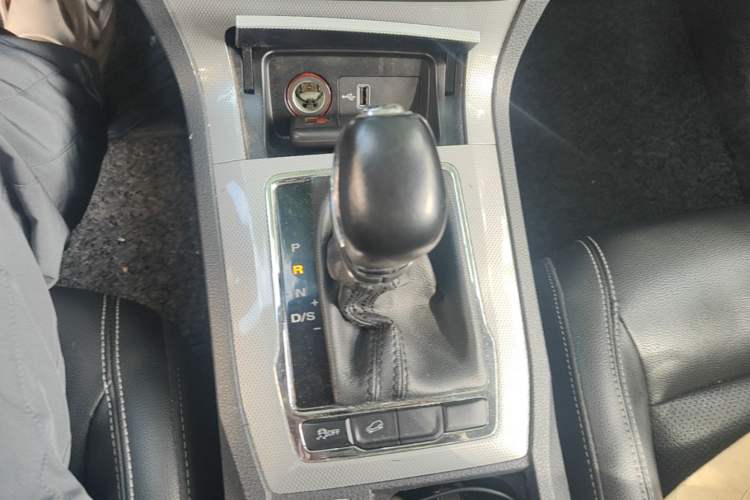 Used Roewe RX5 2016 20T Two-Wheel Drive Automatic Flagship Edition Gear Lever