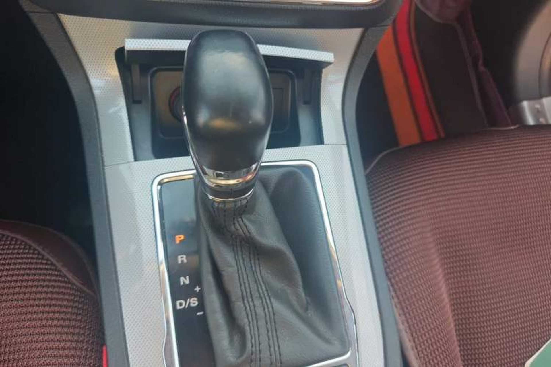 Used Roewe RX5 2016 20T Two-Wheel Drive Automatic Internet Smart Edition Gear Lever