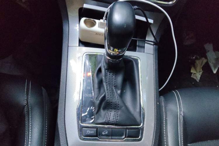 Used Roewe RX5 2016 20T Two-Wheel Drive Automatic Flagship Edition Gear Lever