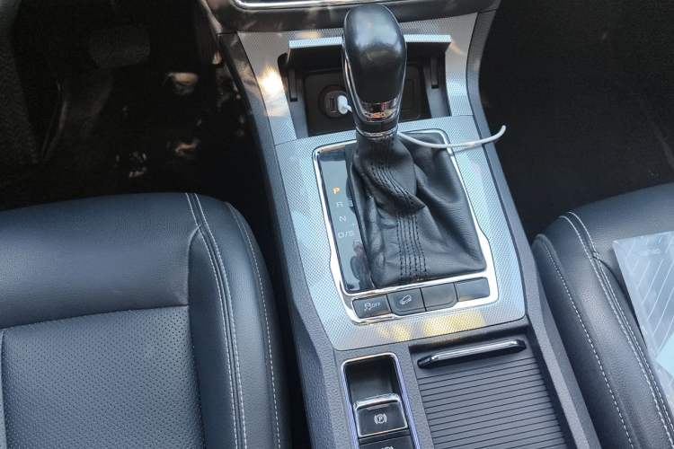 Used Roewe RX5 2016 20T Two-Wheel Drive Automatic Flagship Edition Gear Lever
