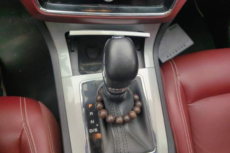 Used Roewe RX5 2016 30T Four-Wheel Drive Automatic Internet Smart Luxury Edition Gear Lever