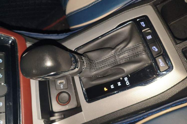 Used Roewe RX5 2016 30T Four-Wheel Drive Automatic Internet Smart Luxury Edition Gear Lever