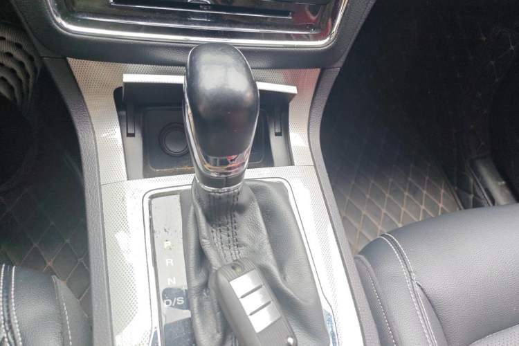 Used Roewe RX5 2016 20T Two-Wheel Drive Automatic Flagship Edition Gear Lever