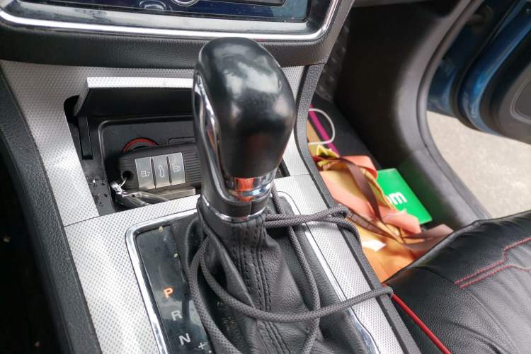 Used Roewe RX5 2016 20T Two-Wheel Drive Automatic Internet Smart Edition Gear Lever