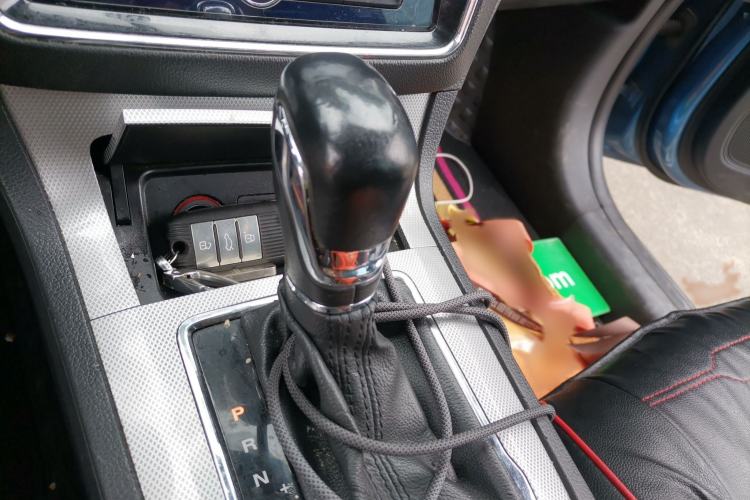 Used Roewe RX5 2016 20T Two-Wheel Drive Automatic Internet Smart Edition Gear Lever