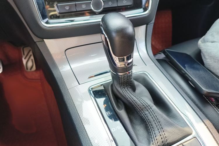 Used Roewe RX5 2016 20T Two-Wheel Drive Automatic Internet Smart Edition Gear Lever