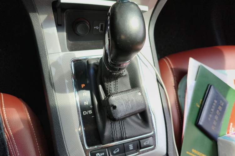 Used Roewe RX5 2016 30T Four-Wheel Drive Automatic Internet Smart Luxury Edition Gear Lever