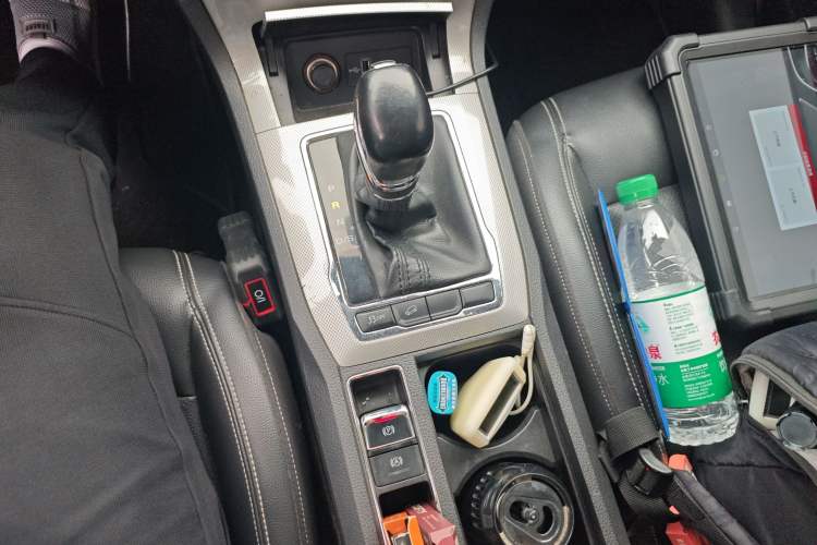 Used Roewe RX5 2016 20T Two-Wheel Drive Automatic Flagship Edition Gear Lever