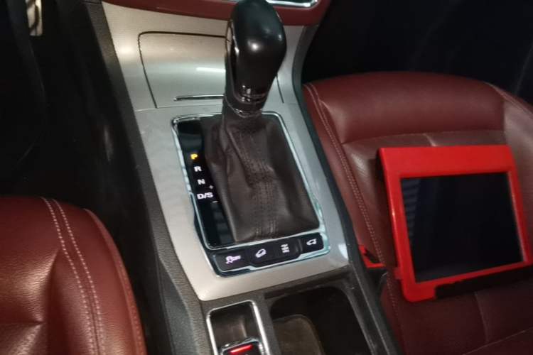 Used Roewe RX5 2016 30T Four-Wheel Drive Automatic Internet Smart Luxury Edition Gear Lever