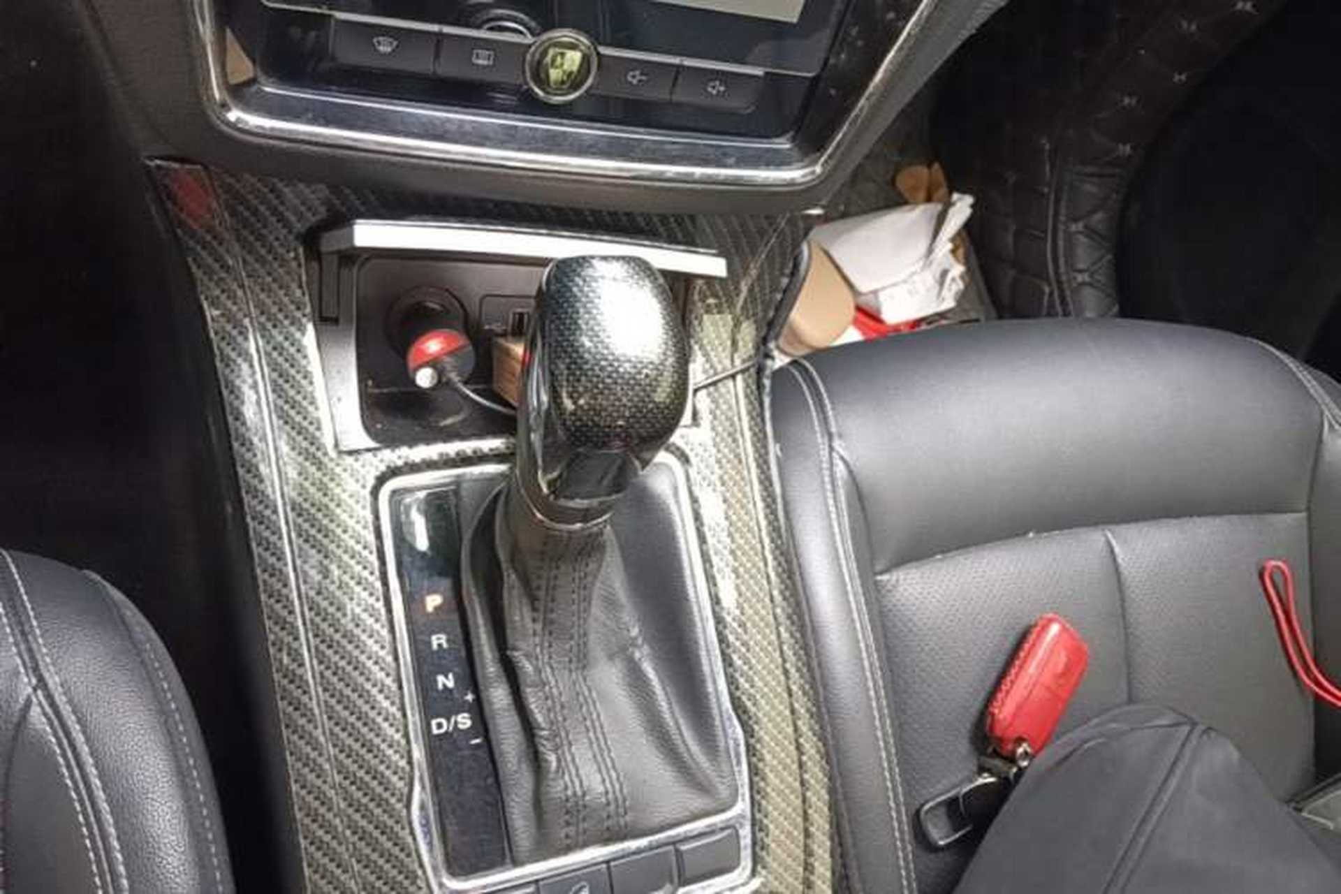 Used Roewe RX5 2016 20T Two-Wheel Drive Automatic Internet Smart Edition Gear Lever