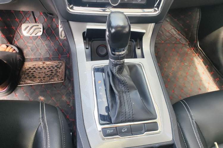 Used Roewe RX5 2016 20T Two-Wheel Drive Automatic Internet Smart Edition Gear Lever