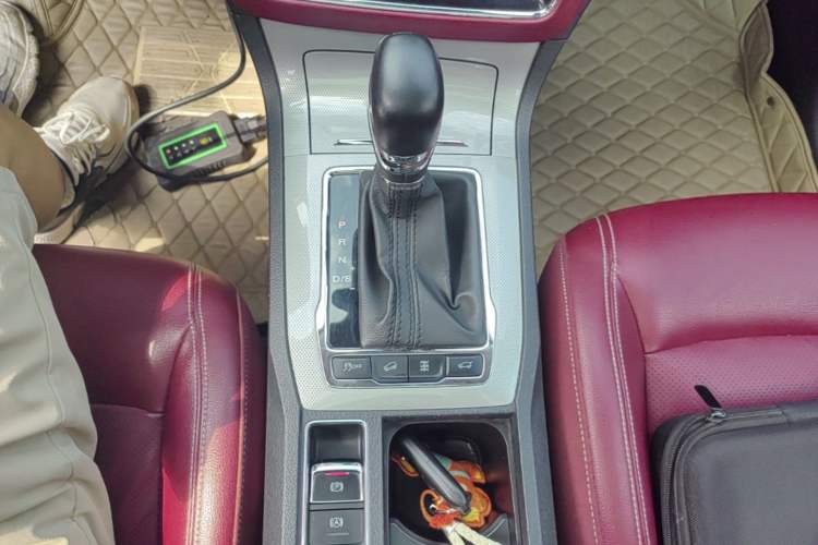 Used Roewe RX5 2016 30T Four-Wheel Drive Automatic Internet Smart Luxury Edition Gear Lever