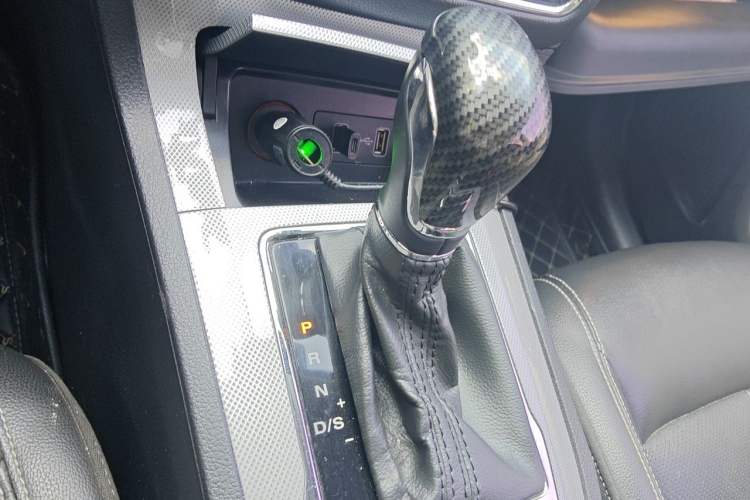 Used Roewe RX5 2016 20T Two-Wheel Drive Automatic Internet Smart Edition Gear Lever