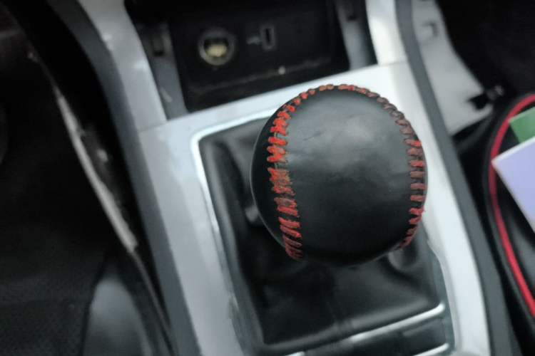 Used Roewe RX5 2016 20T Two-Wheel Drive Manual Flagship Edition Gear Lever