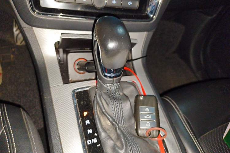 Used Roewe RX5 2016 20T Two-Wheel Drive Automatic Internet Smart Edition Gear Lever