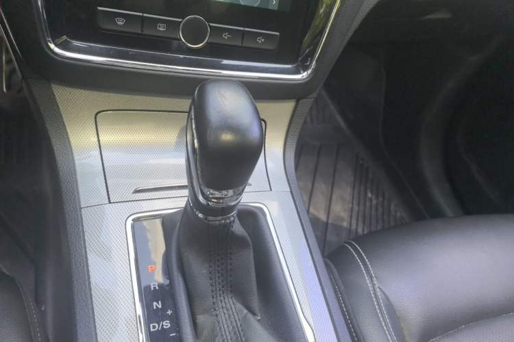 Used Roewe RX5 2016 30T Two-Wheel Drive Automatic Internet Smart Edition Gear Lever