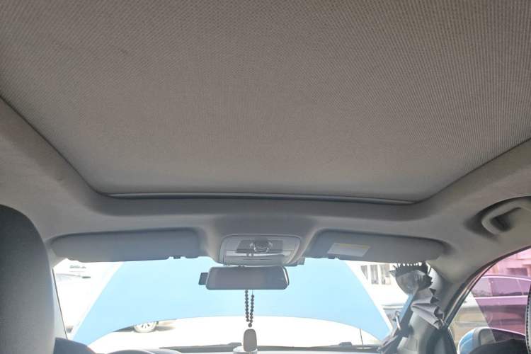 Used Roewe RX5 2016 20T Two-Wheel Drive Automatic Internet Smart Edition Headliner