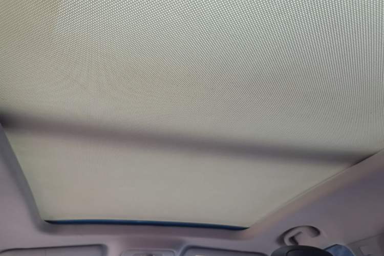 Used Roewe RX5 2016 20T Two-Wheel Drive Automatic Internet Smart Edition Headliner