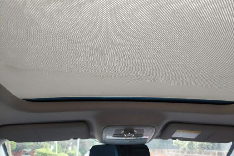 Used Roewe RX5 2016 20T Two-Wheel Drive Automatic Internet Smart Edition Headliner