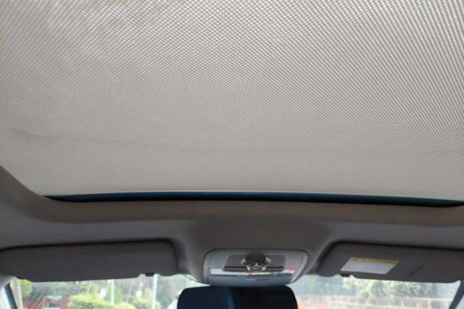 Used Roewe RX5 2016 20T Two-Wheel Drive Automatic Internet Smart Edition Headliner