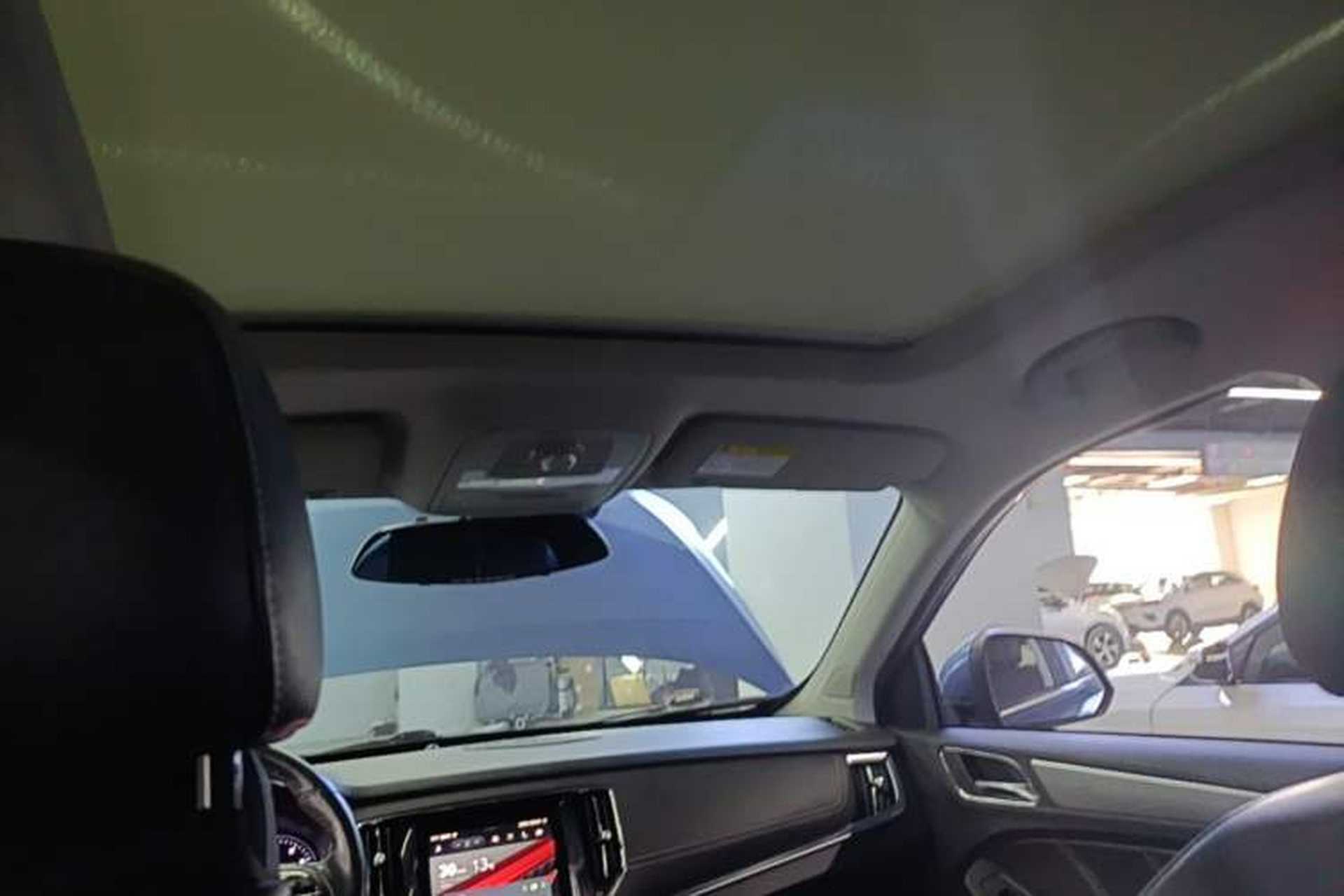Used Roewe RX5 2016 20T Two-Wheel Drive Automatic Internet Smart Edition Headliner