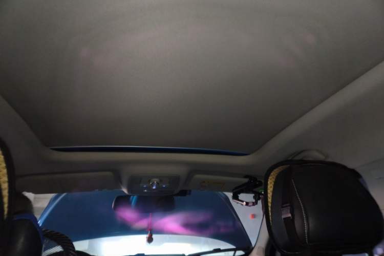 Used Roewe RX5 2016 20T Two-Wheel Drive Automatic Internet Smart Edition Headliner