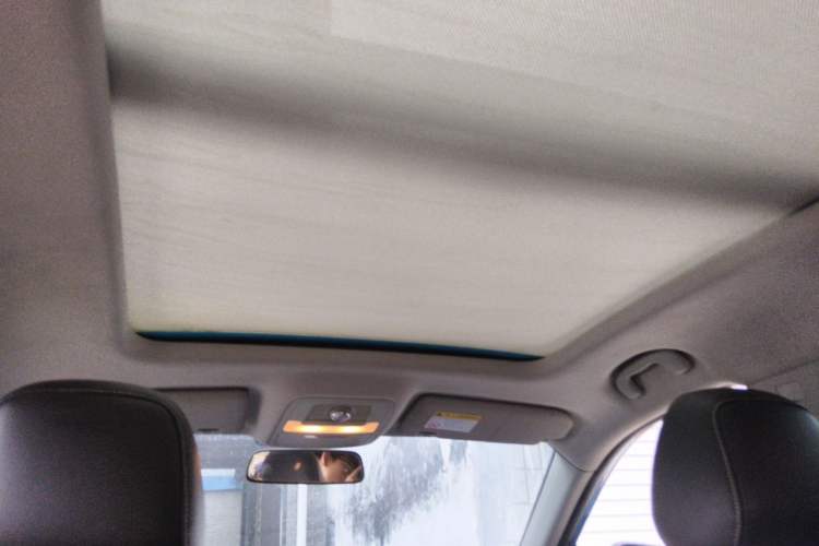 Used Roewe RX5 2016 20T Two-Wheel Drive Automatic Internet Smart Edition Headliner