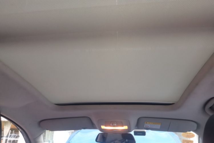 Used Roewe RX5 2016 20T Two-Wheel Drive Automatic Internet Smart Edition Headliner