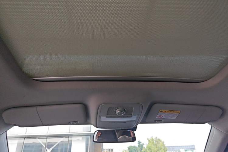 Used Roewe RX5 2016 20T Two-Wheel Drive Automatic Flagship Edition Headliner
