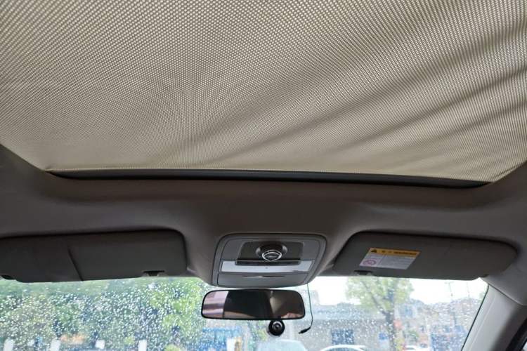 Used Roewe RX5 2016 20T Two-Wheel Drive Automatic Internet Smart Edition Headliner