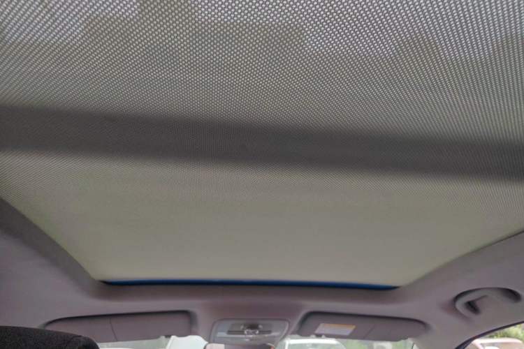 Used Roewe RX5 2016 20T Two-Wheel Drive Automatic Flagship Edition Headliner
