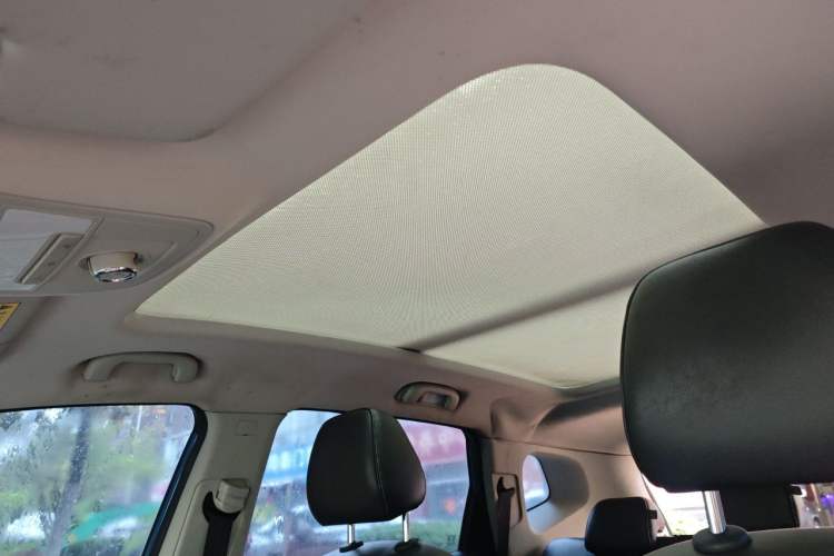 Used Roewe RX5 2016 20T Two-Wheel Drive Automatic Internet Smart Edition Headliner