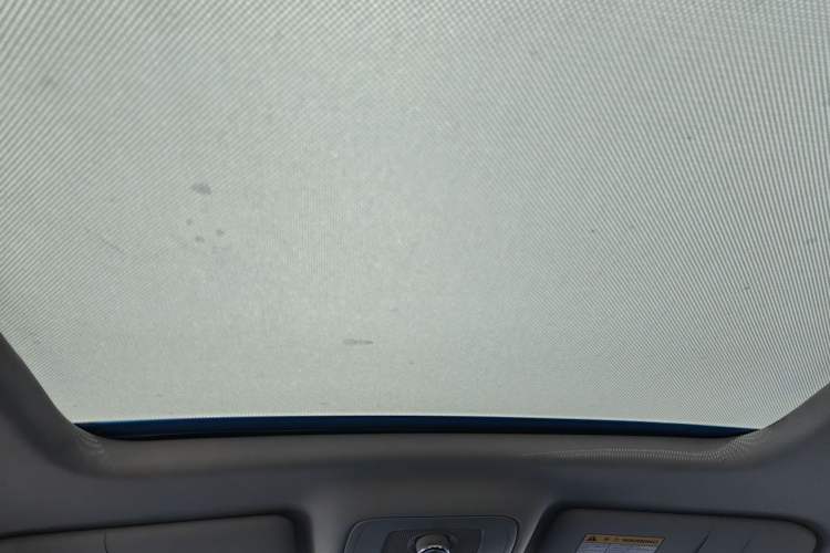 Used Roewe RX5 2016 20T Two-Wheel Drive Automatic Internet Smart Edition Headliner