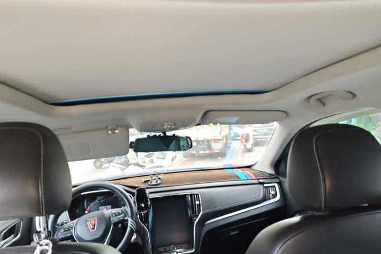 Used Roewe RX5 2016 30T Two-Wheel Drive Automatic Internet Smart Edition Headliner