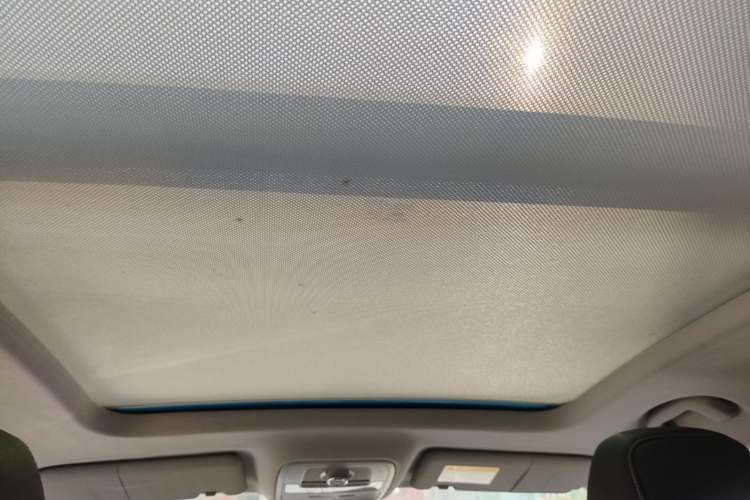 Used Roewe RX5 2016 20T Two-Wheel Drive Automatic Internet Smart Edition Headliner