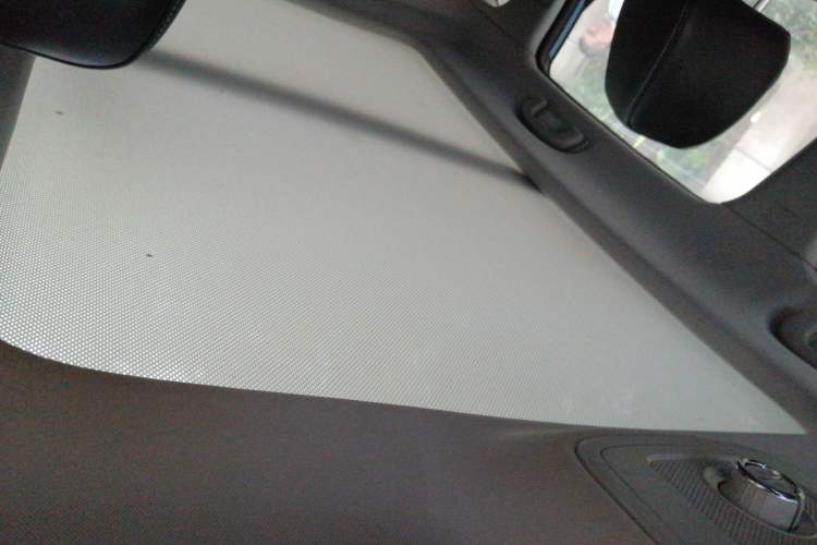 Used Roewe RX5 2016 20T Two-Wheel Drive Automatic Internet Smart Edition Headliner