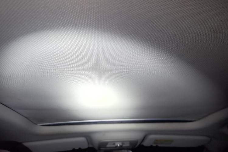 Used Roewe RX5 2016 20T Two-Wheel Drive Automatic Internet Smart Edition Headliner