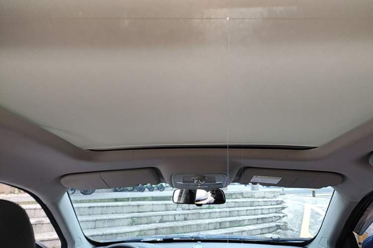 Used Roewe RX5 2016 20T Two-Wheel Drive Automatic Flagship Edition Headliner