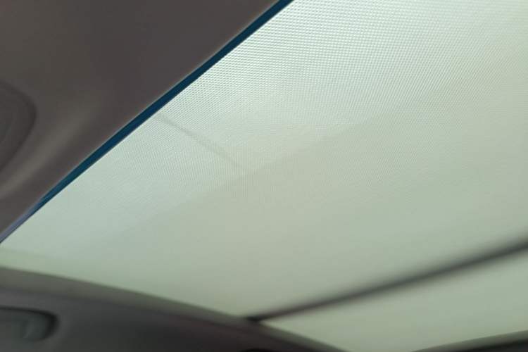 Used Roewe RX5 2016 20T Two-Wheel Drive Automatic Internet Smart Edition Headliner