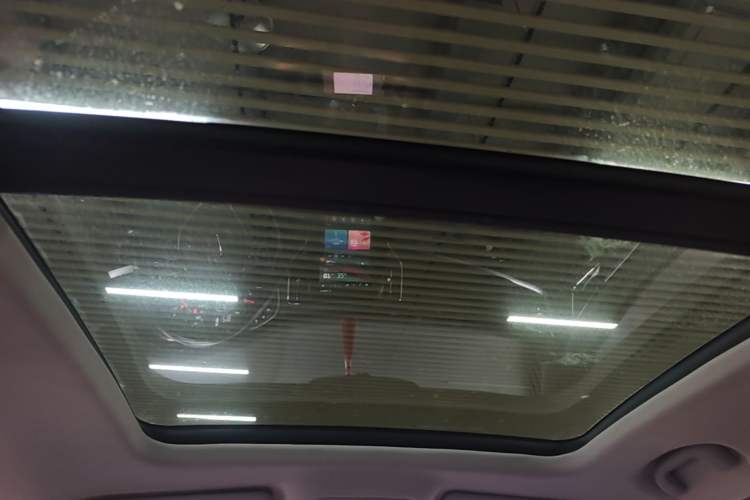 Used Roewe RX5 2016 20T Two-Wheel Drive Automatic Internet Smart Edition Headliner