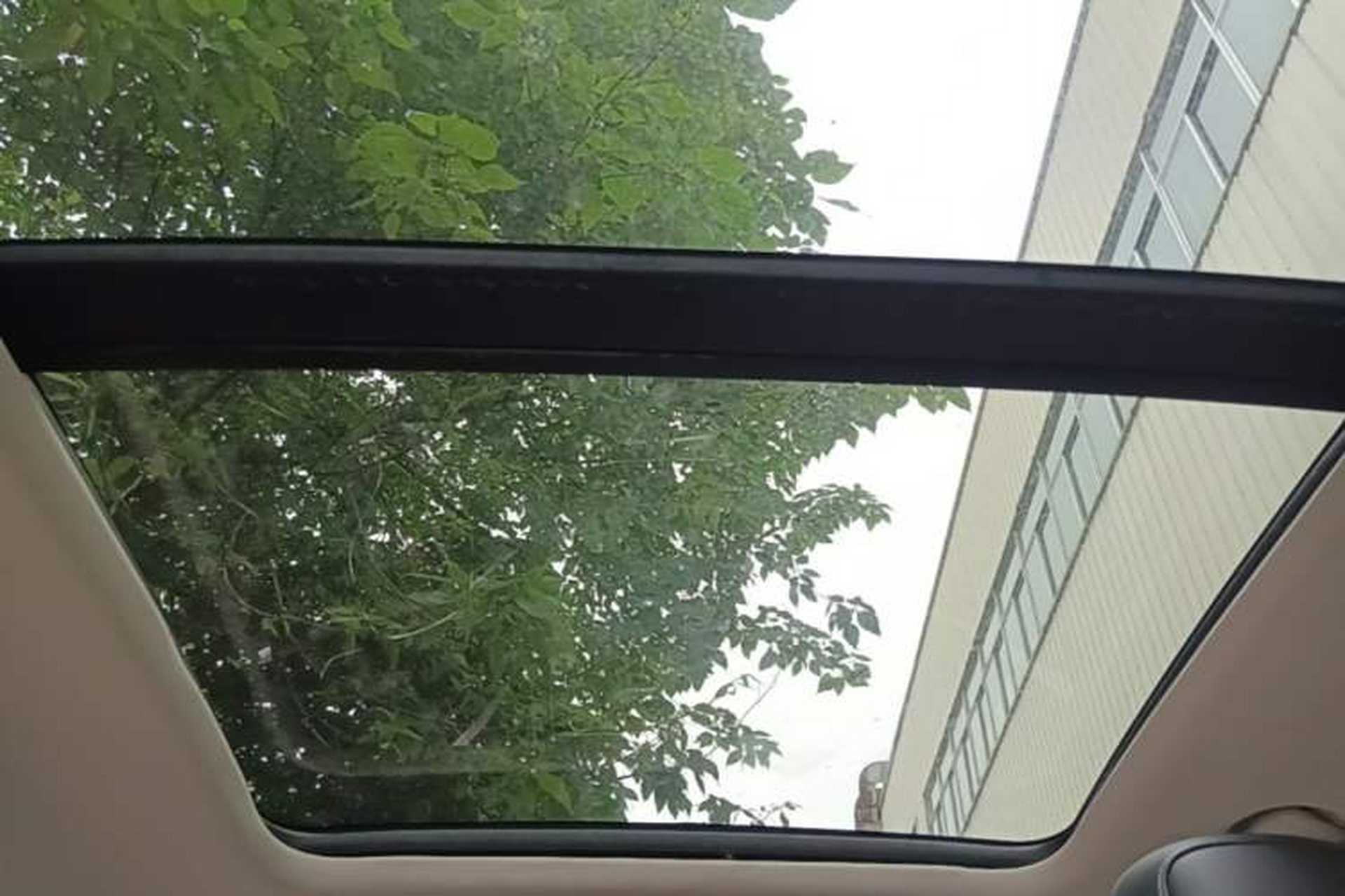 Used Roewe RX5 2016 20T Two-Wheel Drive Automatic Internet Smart Edition Headliner