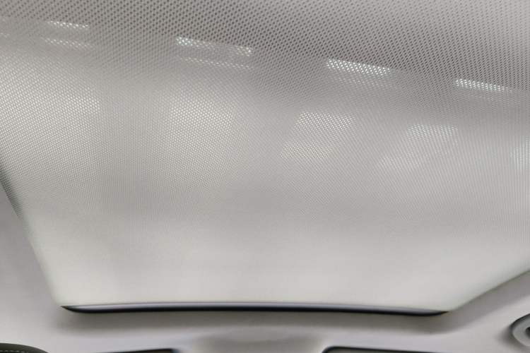 Used Roewe RX5 2016 20T Two-Wheel Drive Manual Flagship Edition Headliner