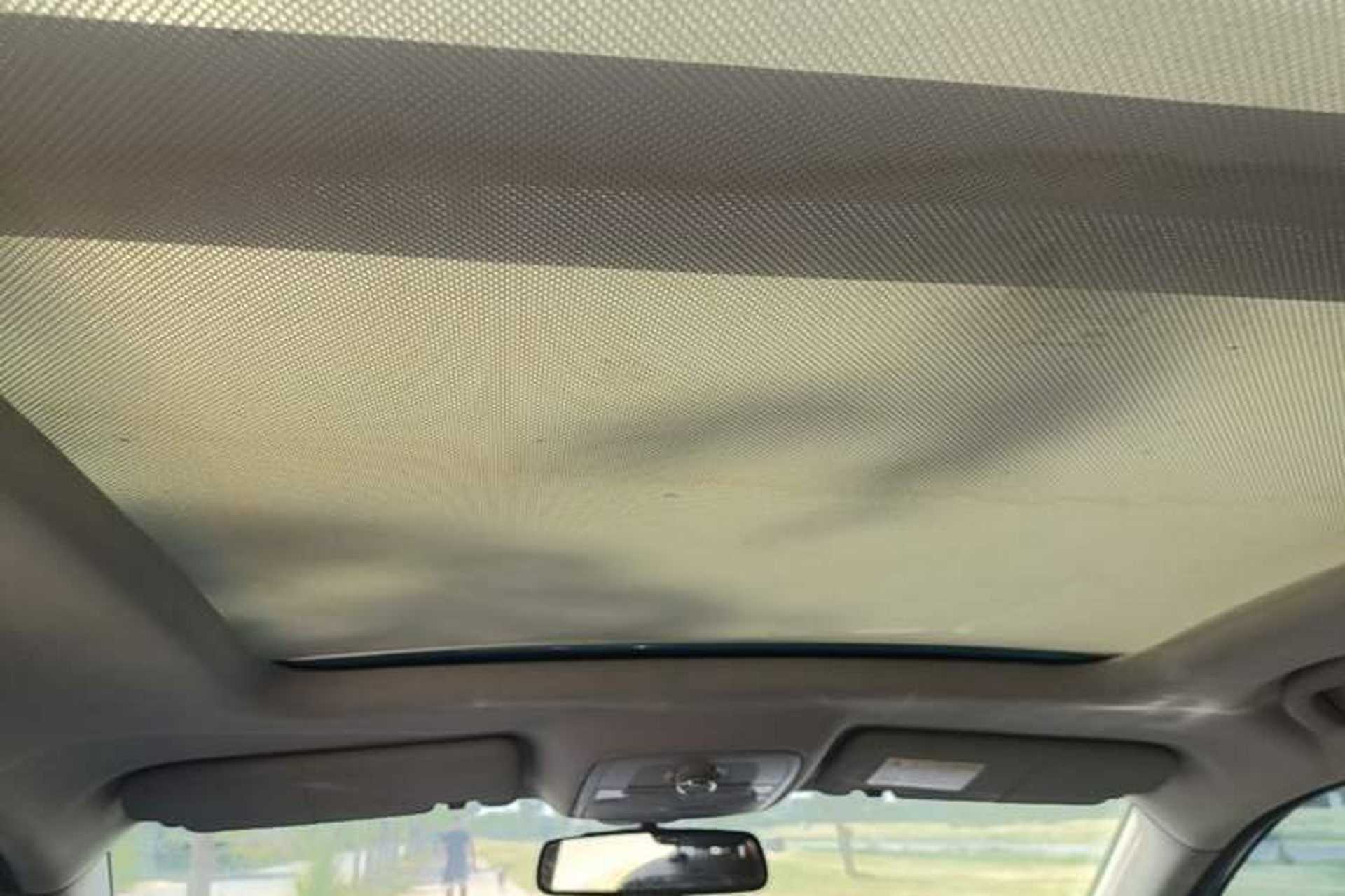 Used Roewe RX5 2016 30T Two-Wheel Drive Automatic Internet Smart Edition Headliner