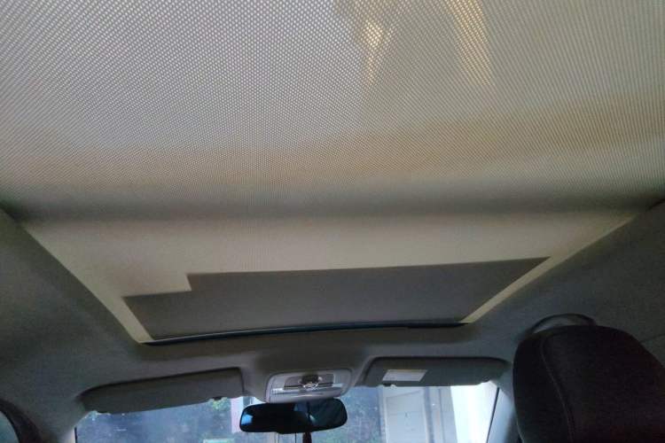 Used Roewe RX5 2016 20T Two-Wheel Drive Automatic Internet Smart Edition Headliner
