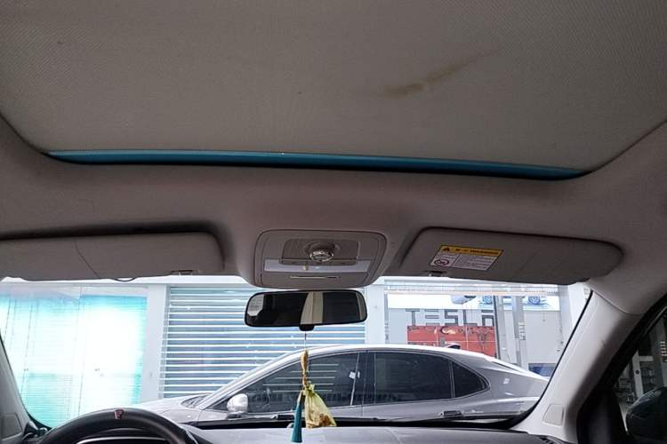 Used Roewe RX5 2016 20T Two-Wheel Drive Automatic Internet Smart Edition Headliner
