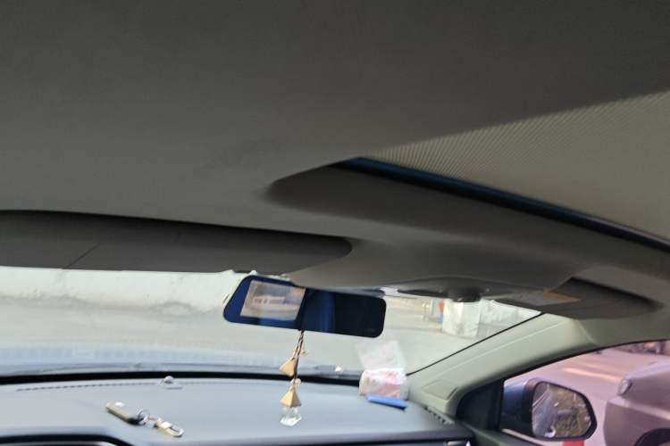 Used Roewe RX5 2016 20T Two-Wheel Drive Automatic Internet Smart Edition Headliner
