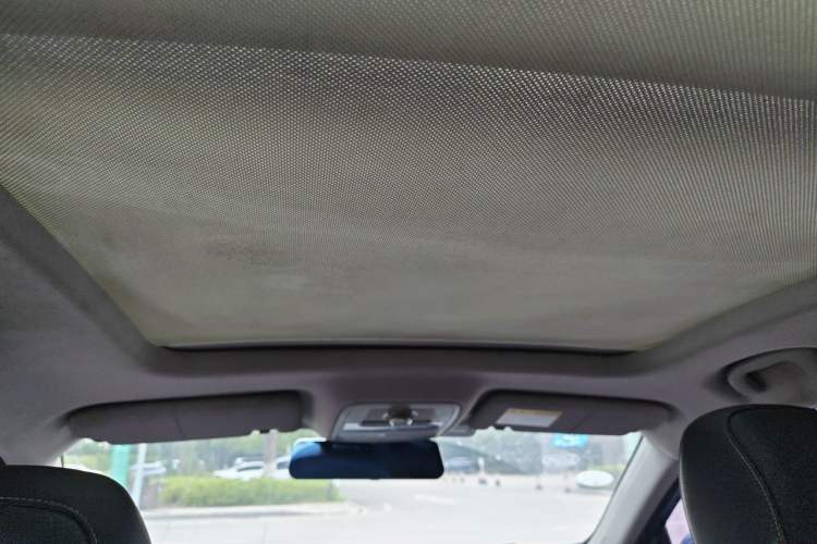 Used Roewe RX5 2016 20T Two-Wheel Drive Manual Flagship Edition Headliner